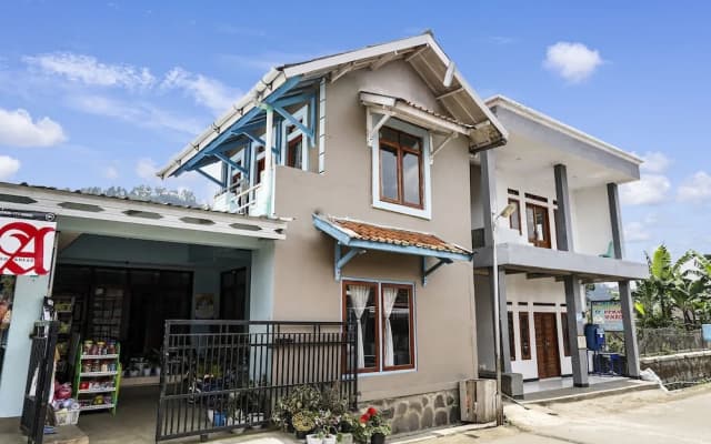 OYO Homes 91006 Eco Tourism Desa Cibodas Areng 5 Syariah