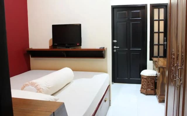 Lagura Residence Guest House