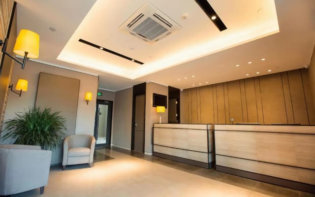Yalan SEL High-Rise Hotel (Wuliying Subway Station)