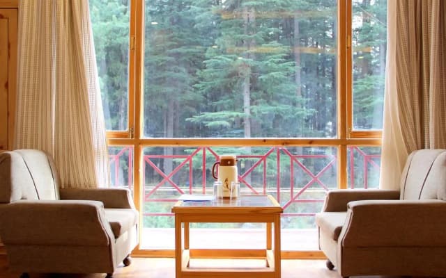 Hotel Dreamland Riverside (Old Manali)