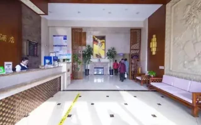 Longkou Zhonglai Business Hotel