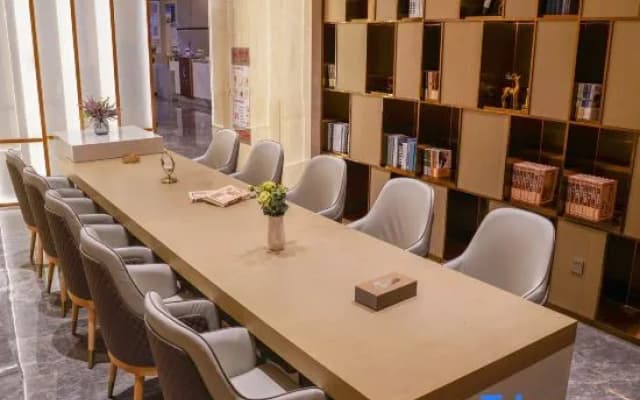 Lavande Hotel Huoshan East Lake Lanting store