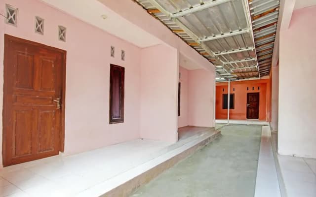 OYO Life  93058 Kos Subur