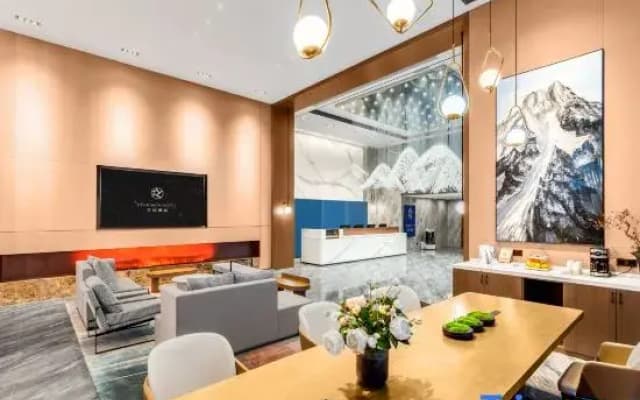 Starway Hotel (Harbin West Railway Station West Square)