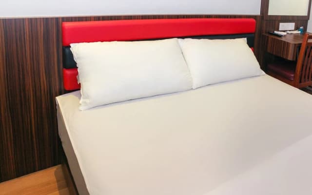 Happy Hotel by OYO Rooms