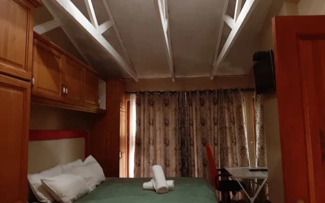 Lake Sands Manor