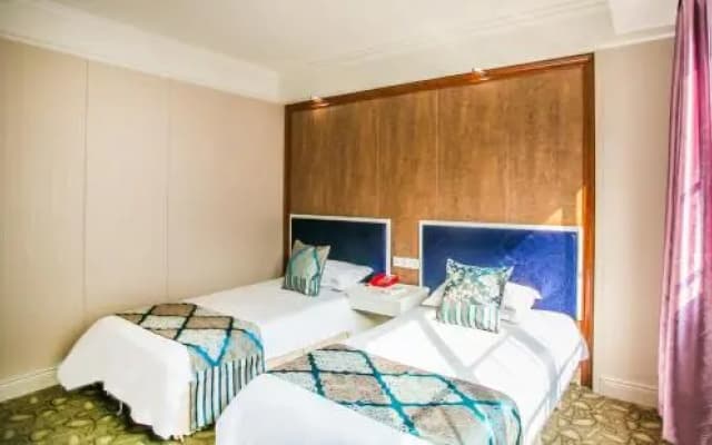 Shaoxing Anhui Hotel (Luxun Hometown Store)