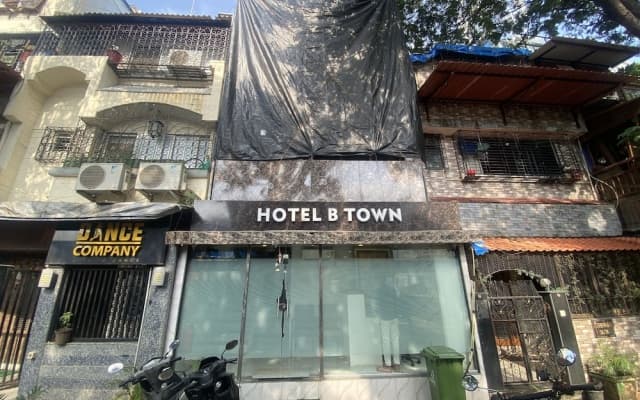 Hotel B Town