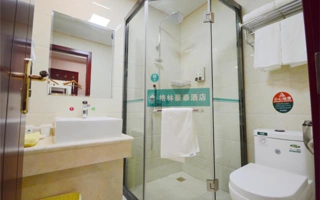 Shell Hotel (Zhenjiang Xijindu Jinshan Park)