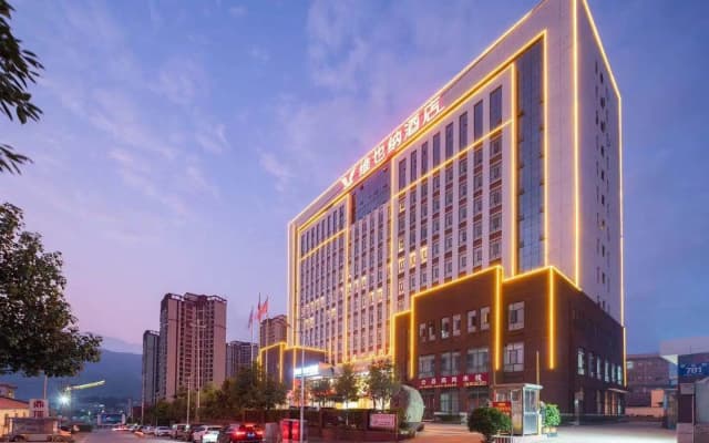 Vienna Hotel Lincang New Asia Pacific Times Square