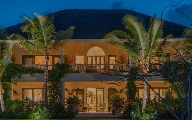 One-of-a-kind Villa With Open Spaces and Amazing Views in Luxury Beach Resort