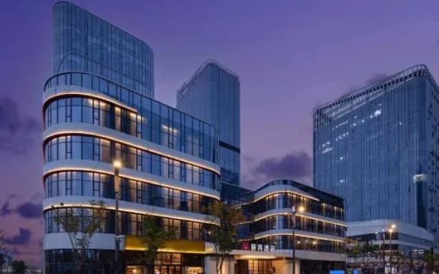 Radisson Red Wuhan Optics Valley Science & Technology Exhibition Center Grand Joy City