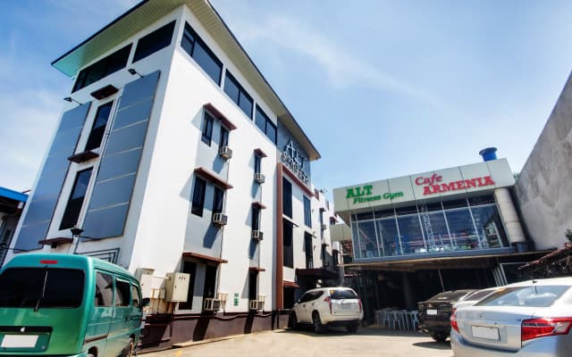 OYO 569 Alt Complex (Vaccinated Staff)