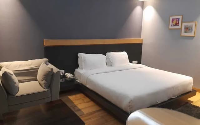 Hotel Velvet Grey
