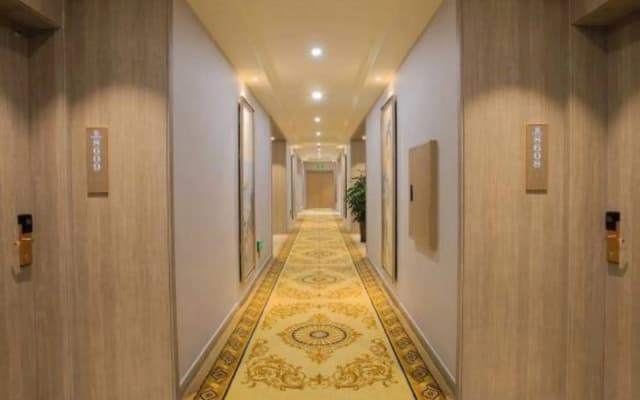 Vienna 3 Best Hotel (Ziyang High-Speed North Station Baotai Subway Station)