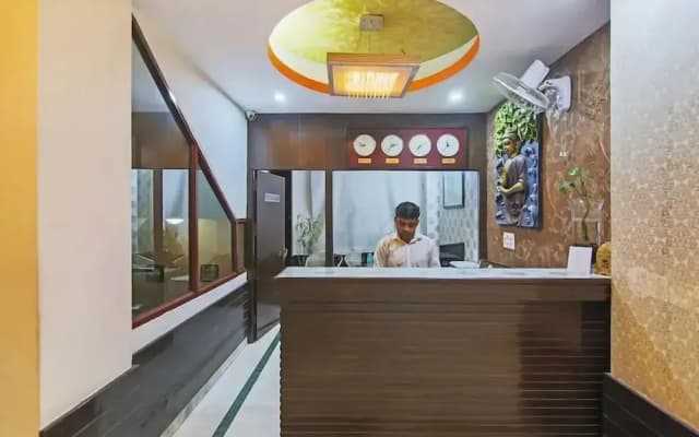 Tipsyy Inn Suites 006