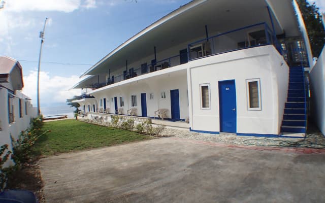 Pescadores Seaview Suites Moalboal