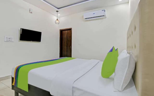 Treebo Royal Empire Adarsh Nagar, Chandigarh