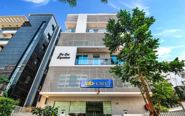 FabHotel Pearl City HiTech City