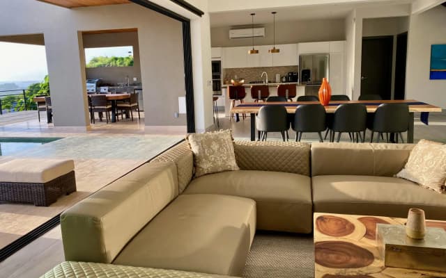 Playa Flamingo Beautiful new 5-br Oceanview Villa - Luxury Casa de Iluminacion
