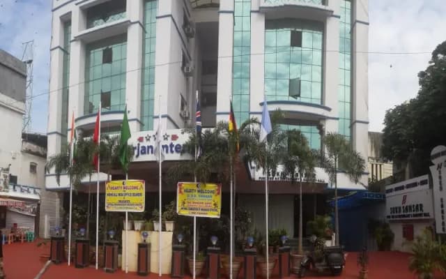 Fabhotel Marjan International