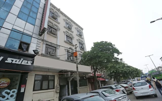 Hotel Gold Palace by OYO Rooms