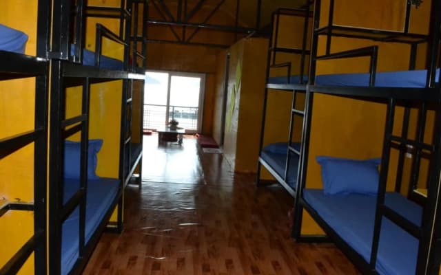 Le Pont Bungalow Hostel