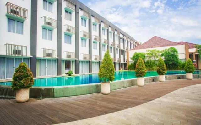 Front One Akshaya Hotel Karawang
