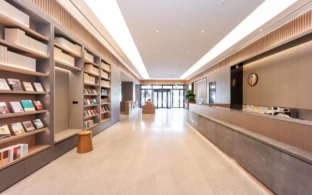 JI Hotel (Nanchang Bayi Square Provincial Art Gallery)
