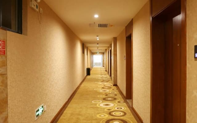 Super 8 Hotel (Hetian tuanjie  square)