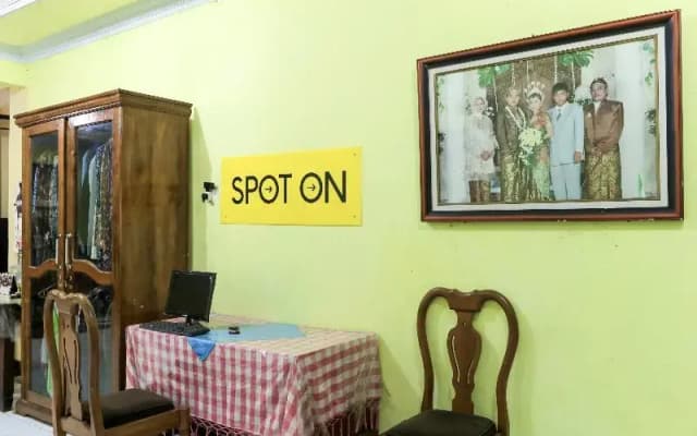 Spot On 2440 Wallet Family Residence Syariah