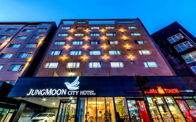 Jungmoon J Hill & City Hotel