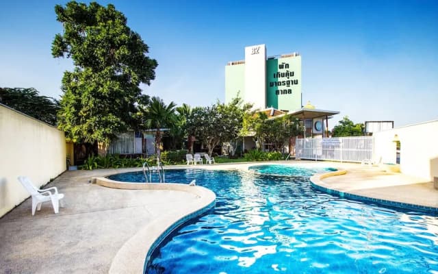 B2 Premier Hotel & Resort