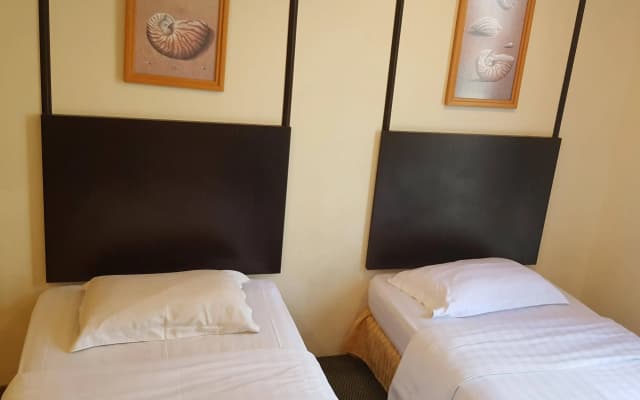 OYO 277 Hotel Shangg