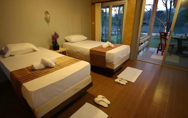 Lumphachi Lakehill Resort