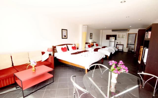Dengs Kamala GuestHouse