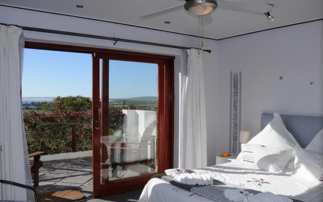 Farr Out Guesthouse