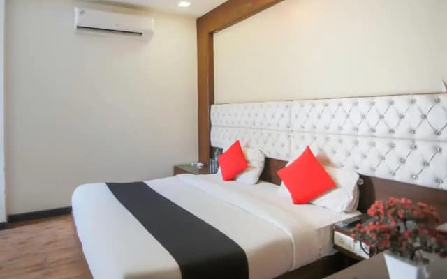 Hotel Parktel by OYO Rooms