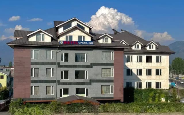 Opera Inn by OYO Rooms