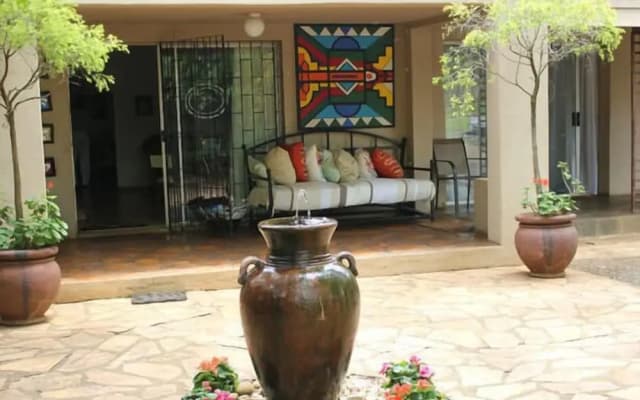 Hlulala Guesthouse