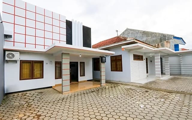 OYO Life 2724 Wisma Wijaya