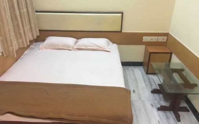 Hotel Nest In, Malad