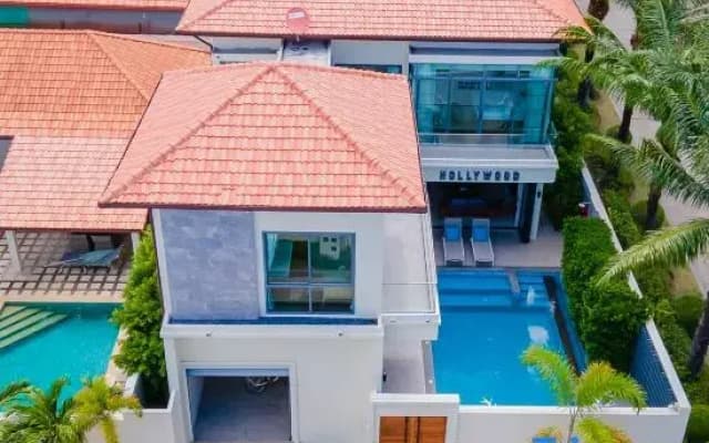 Hollywood Pool Villa Pattaya walking street 2km