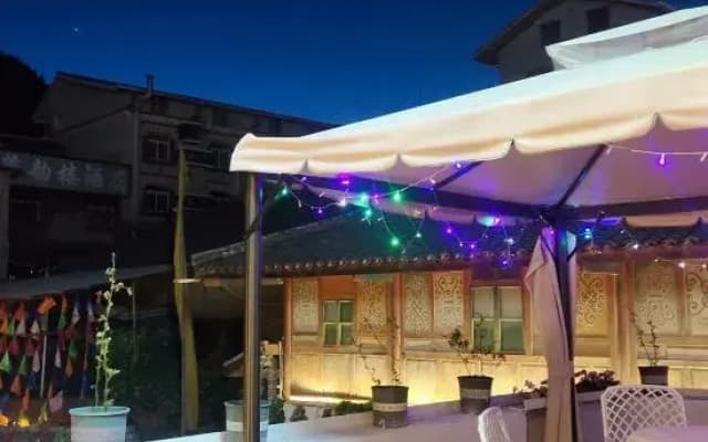 Huajianji Courtyard Home stay