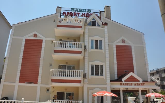 Basil's Apart Hotel