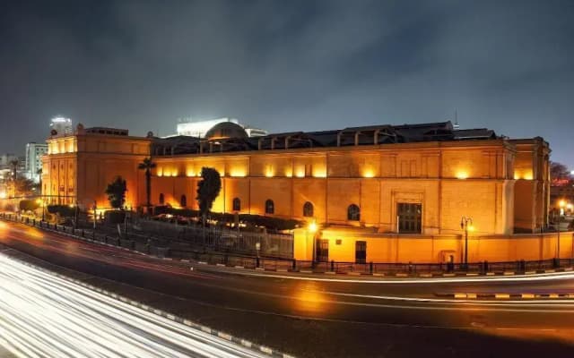 Tahrir Plaza Suites