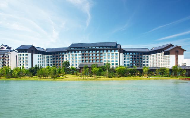 Crowne Plaza Wuxi Lake View by IHG