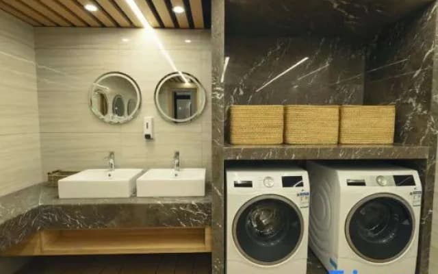 Wohkoon Traveling Sun Hostel (Beijing Drum Tower Shichahai Metro Station Store)