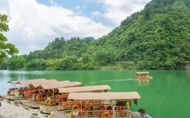 Libo Daqikong Bamboo Garden Boutique Hotel (East Gate Ticket Hall Store of Xiaoqikong Scenic Area)