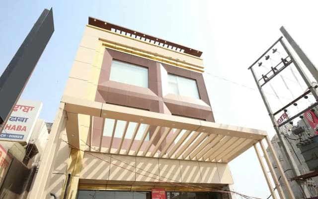 OYO 14392 Hotel Pearl wood